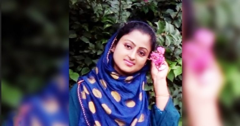 অন্তঃসত্ত্বা স্ত্রীকে পেট্রোল ঢেলে হত্যা