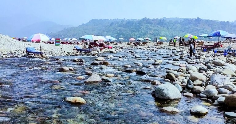 সিলেটের সাদাপাথর লুট